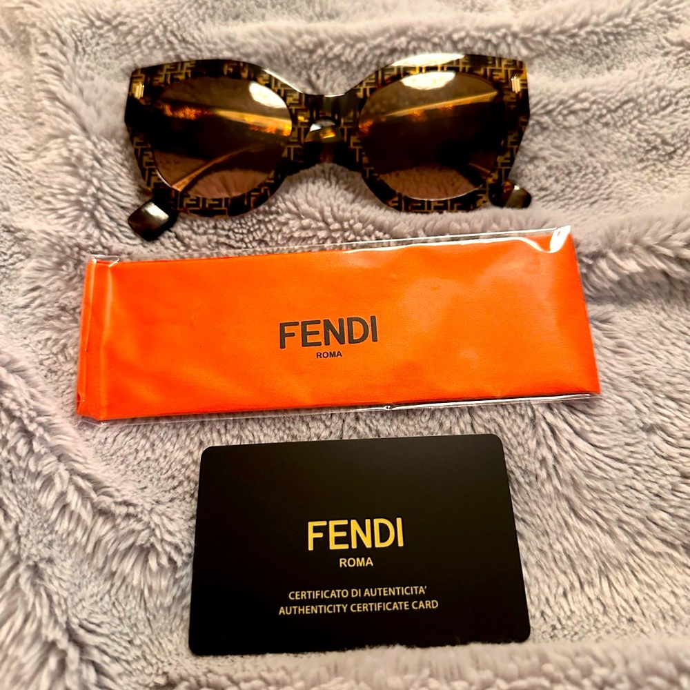 Fendi sunglasses (gafas de sol de mujer )